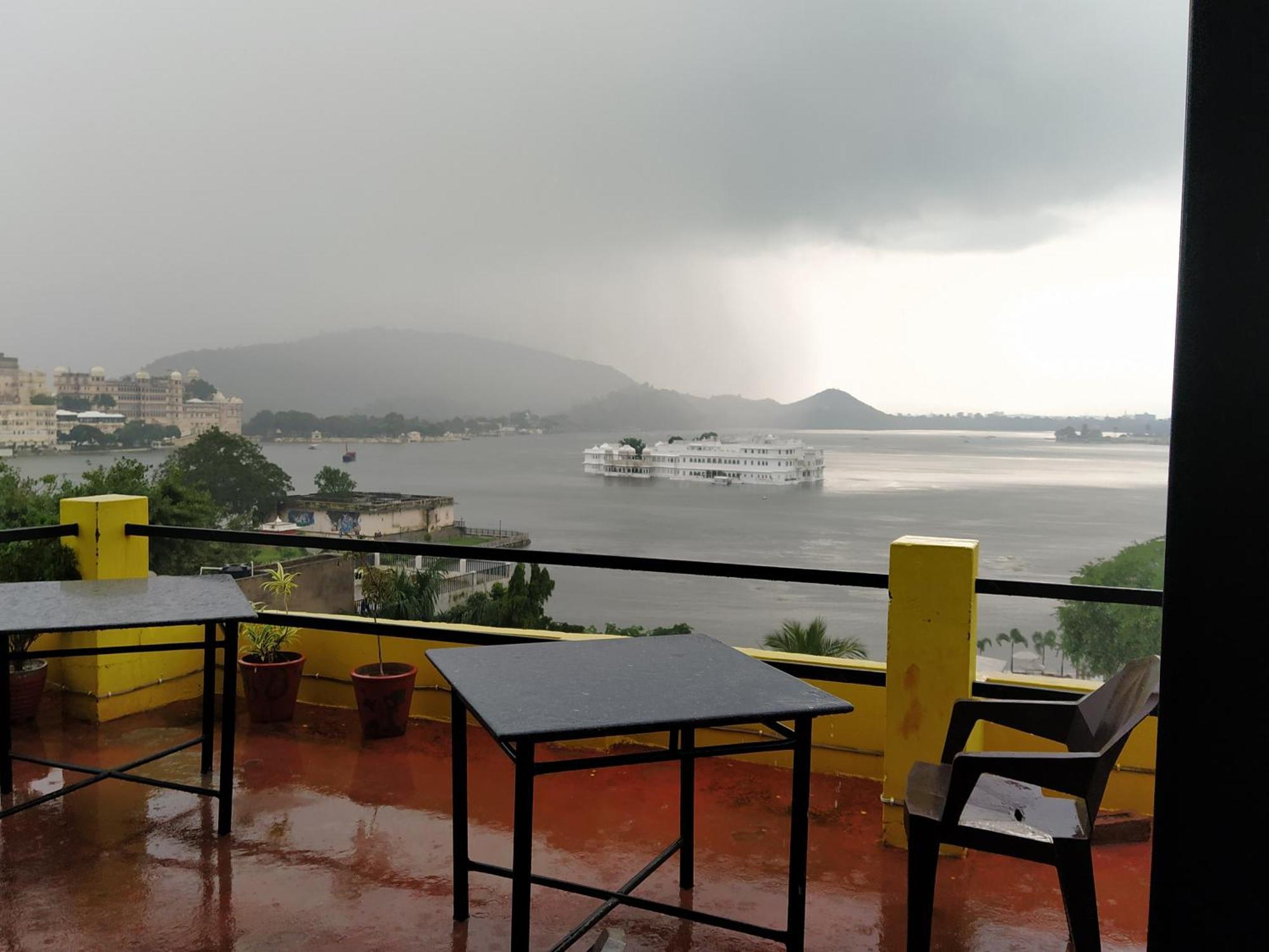 Hotel Lake Star Udaipur Exterior photo