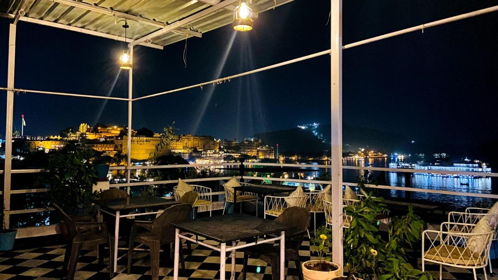 Hotel Lake Star Udaipur Exterior photo